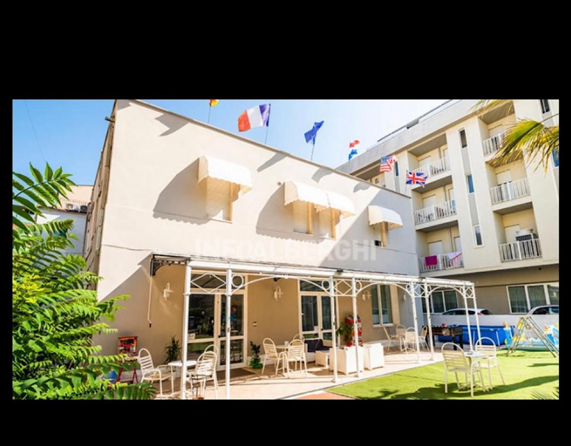 Hotel Silvana Beach Rimini Buitenkant foto