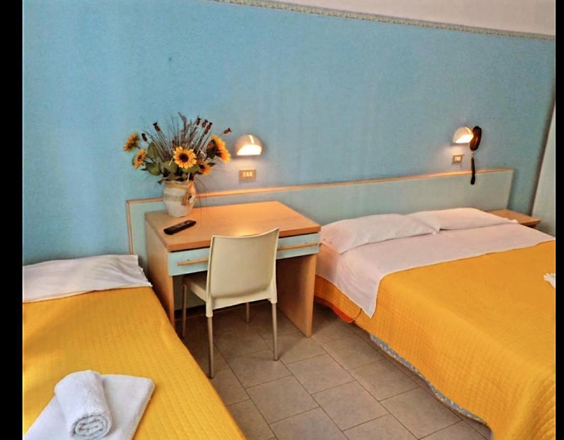 Hotel Silvana Beach Rimini Buitenkant foto
