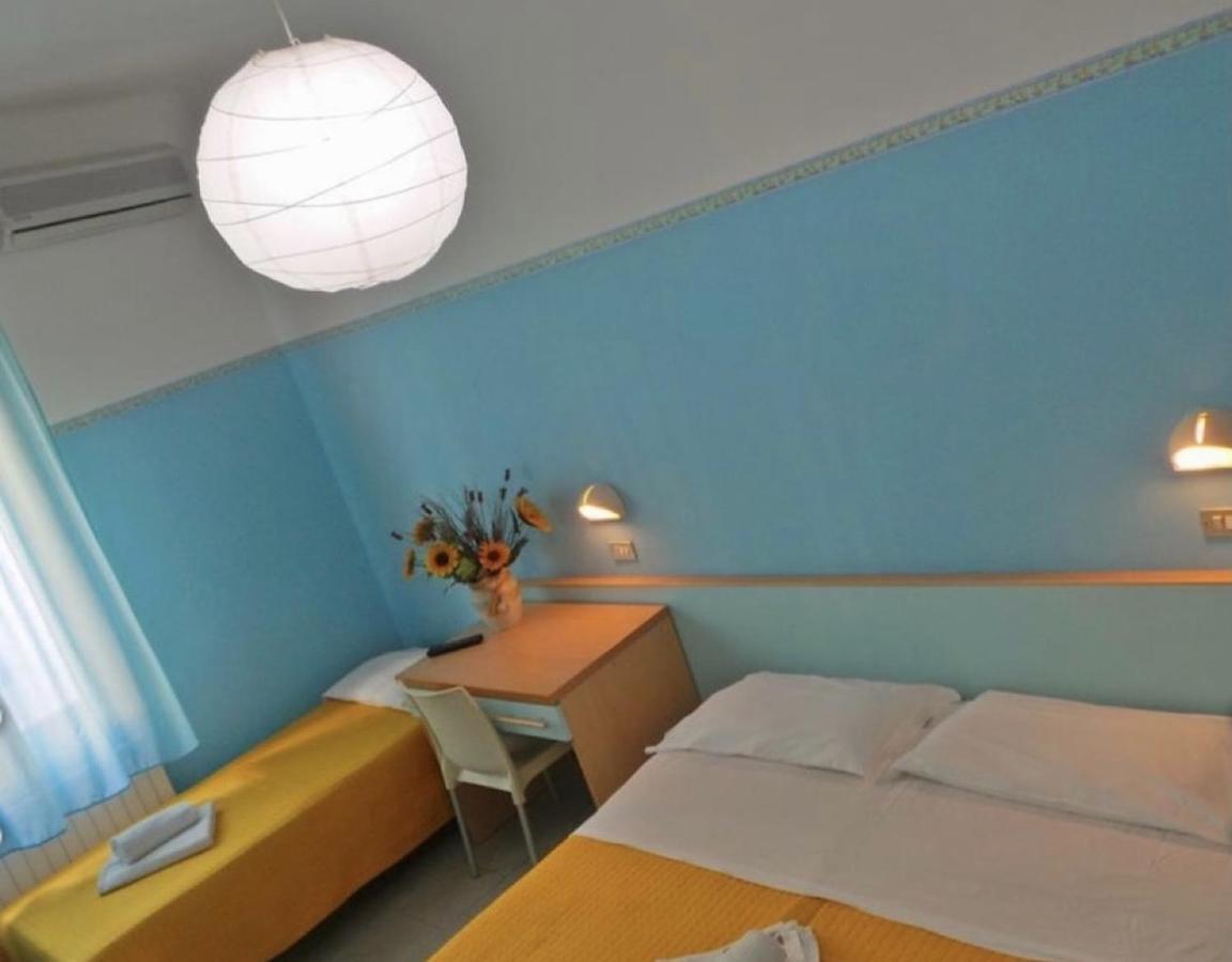 Hotel Silvana Beach Rimini Buitenkant foto